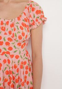 Born2be - Różowa Rozkloszowana Sukienka z Bawełną z Motywem Wiśni Lunadessa. Okazja: na imprezę, na co dzień. Kolor: różowy. Materiał: bawełna. Sezon: lato. Typ sukienki: proste. Styl: klasyczny, casual, elegancki #5