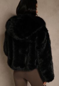 Renee - Czarna Kurtka Futro z Nieodpinanym Kapturem Zetera. Okazja: na co dzień. Kolor: czarny. Materiał: futro. Styl: klasyczny, casual #3