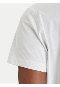 Guess T-Shirt W6GI10 K3025 Biały Regular Fit. Kolor: biały. Materiał: bawełna #2