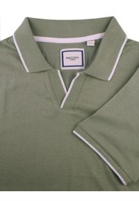 Oryginalna Koszulka Polo - Brave Soul - Wyblakła Zieleń. Okazja: na co dzień. Typ kołnierza: polo. Materiał: bawełna. Styl: casual