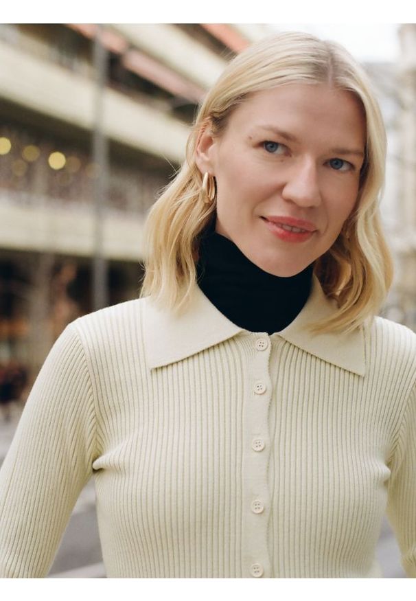 Reserved - Kardigan z kołnierzykiem - jasnozielony. Kolor: zielony. Materiał: wiskoza, dzianina