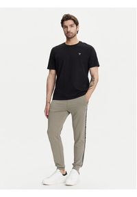 Guess Spodnie dresowe Z2YB19 K6ZS1 Khaki Regular Fit. Kolor: brązowy. Materiał: bawełna #3