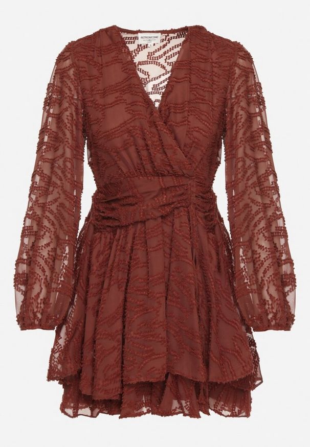 Born2be - Czerwona Siateczkowa Sukienka o Rozkloszowanym Kroju Zdobiona Tłoczeniem Zenesava. Okazja: na co dzień. Typ kołnierza: dekolt w serek. Kolor: czerwony. Materiał: poliester. Wzór: aplikacja. Sezon: lato. Typ sukienki: rozkloszowane. Styl: casual, klasyczny, elegancki