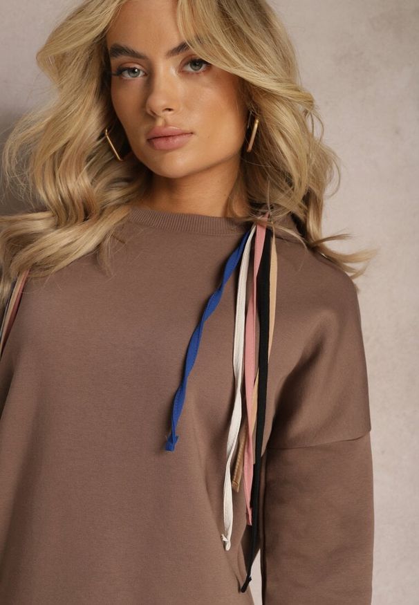 Renee - Brązowa Bawełniana Bluza z Sznurkami i Kapturem Tyche. Typ kołnierza: kaptur. Kolor: brązowy. Materiał: bawełna. Wzór: kolorowy