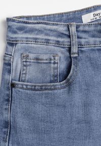 Born2be - Granatowe Klasyczne Jeansy z Bawełną o Szerokim Kroju z Wysokim Stanem Collenneg. Okazja: na spacer, na co dzień, na spotkanie biznesowe, do pracy. Stan: podwyższony. Kolor: niebieski. Styl: klasyczny #5