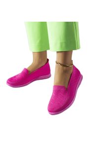 Inna Różowe materiałowe tenisówki Aoife. Nosek buta: okrągły. Kolor: różowy. Materiał: materiał. Sezon: lato. Styl: elegancki #1