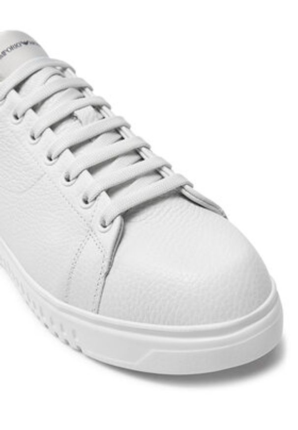 Emporio Armani Sneakersy X4X264 XF768 00001 Biały. Kolor: biały. Materiał: skóra