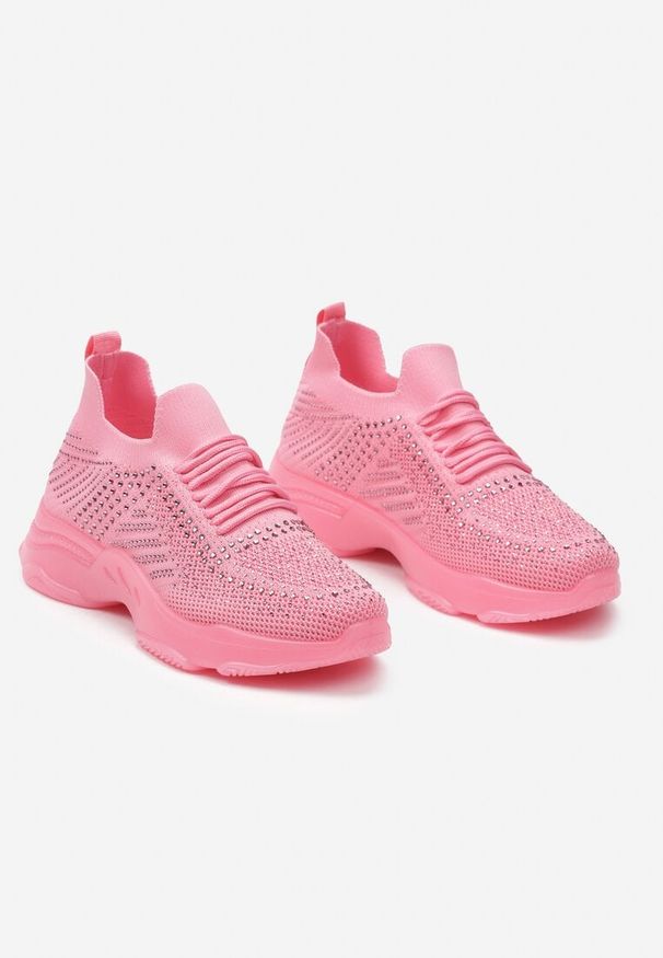 Born2be - Fuksjowe Płaskie Sneakersy Sznurowane z Perforacją i Cyrkoniami Orilila. Okazja: na spacer. Nosek buta: okrągły. Kolor: różowy. Materiał: jeans. Wzór: aplikacja. Sezon: wiosna, lato. Sport: turystyka piesza