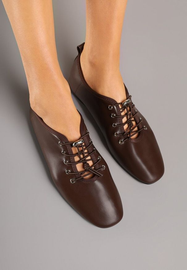 Born2be - Brązowe Półbuty ze Sznurowaniem ze Stoperem Julisha. Okazja: na co dzień. Zapięcie: sznurówki. Kolor: brązowy. Obcas: na obcasie. Styl: casual, klasyczny. Wysokość obcasa: średni