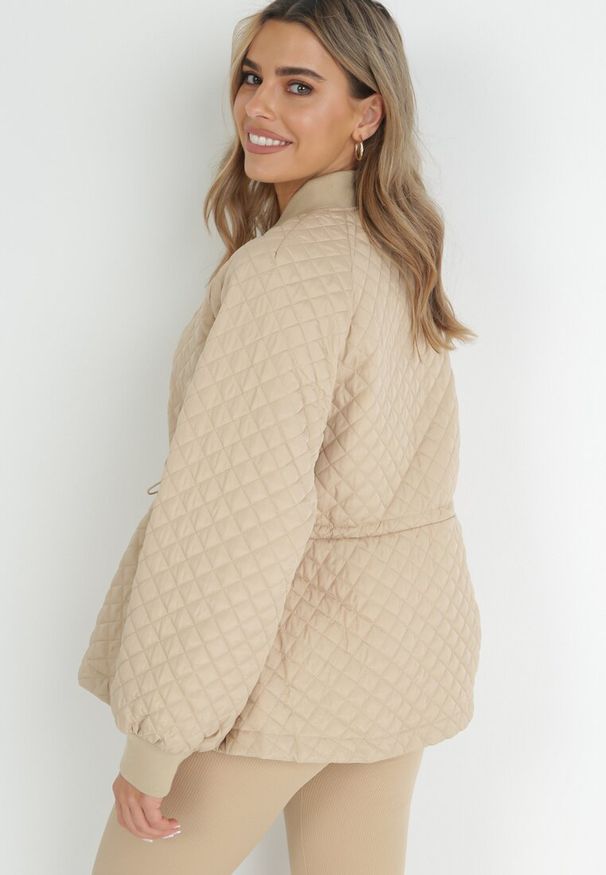 Born2be - Beżowa Kurtka Pikowana Bomberka Ellieanna. Kolor: beżowy. Styl: elegancki
