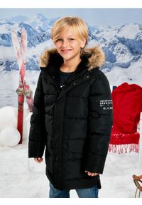 Sinsay - Kurtka ocieplana z kapturem - czarny. Typ kołnierza: kaptur. Kolor: czarny