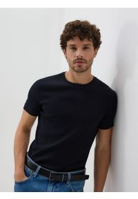 Reserved - Bawełniany t-shirt slim fit - czarny. Kolor: czarny. Materiał: bawełna