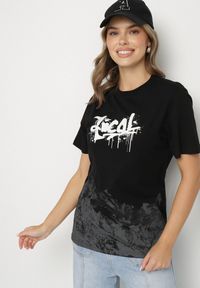 Born2be - Czarna Koszulka z Bawełny z Nadrukiem w Streetwearowym Stylu Meponia. Okazja: na co dzień. Kolor: czarny. Materiał: bawełna. Wzór: nadruk. Styl: klasyczny, casual #4