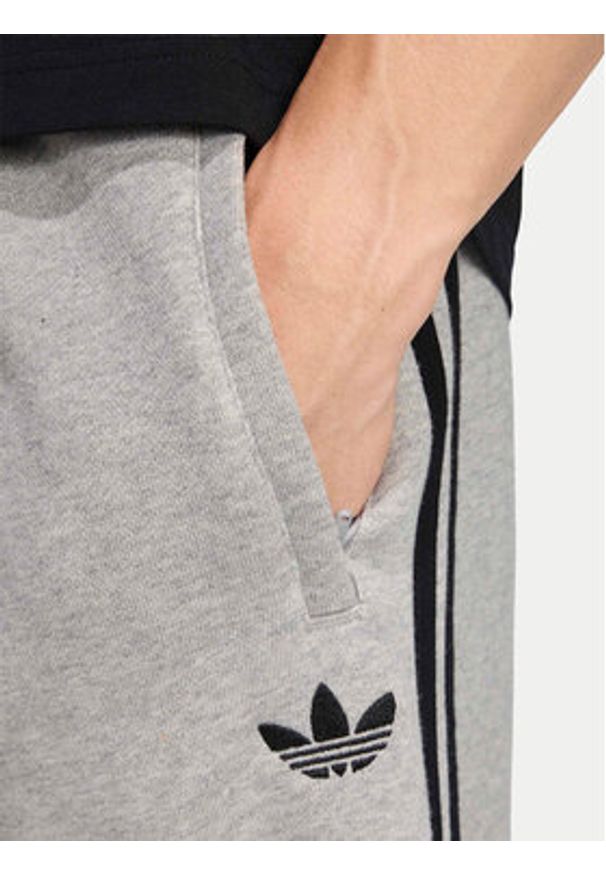 Adidas - adidas Szorty sportowe 3-Stripes KE2433 Szary Regular Fit. Kolor: szary. Materiał: bawełna. Styl: sportowy