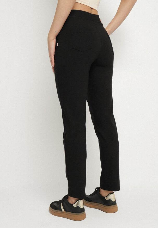 Born2be - Czarne Dopasowane Spodnie z Bawełną i Wysokim Stanem Daviliana. Okazja: na co dzień. Stan: podwyższony. Kolor: czarny. Materiał: bawełna. Styl: casual