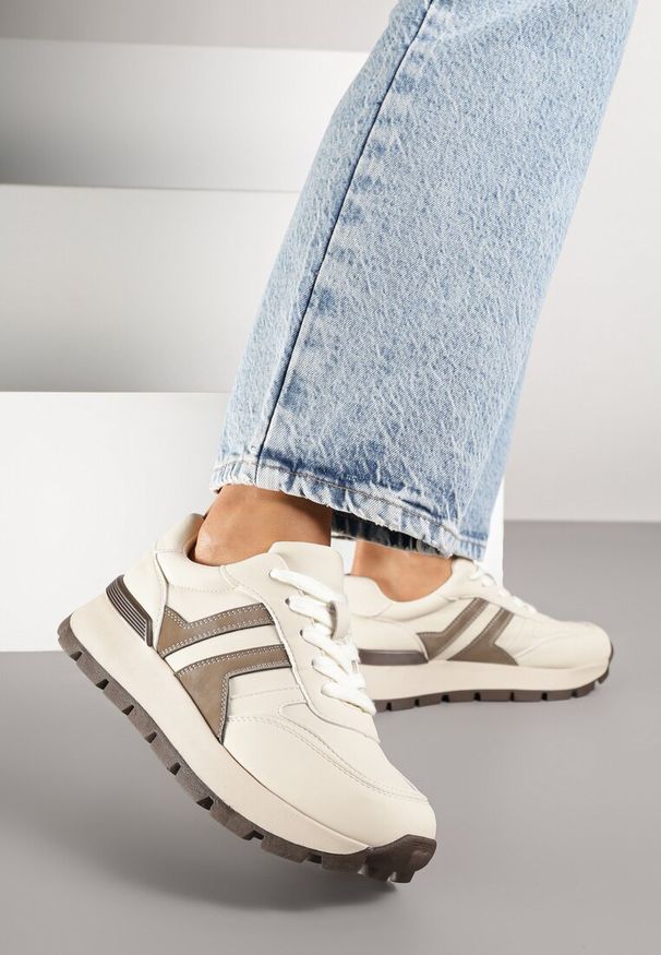 Renee - Beżowe Sneakersy na Grubej Podeszwie Zdobione Przeszyciami Lulline. Okazja: na co dzień, na spacer. Kolor: beżowy. Materiał: jeans. Wzór: aplikacja. Sport: turystyka piesza