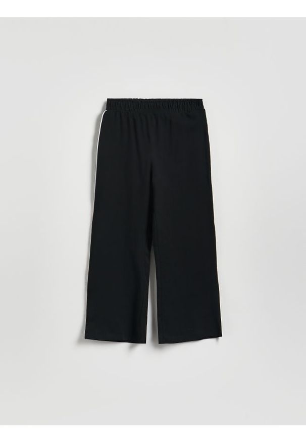 Reserved - Spodnie dresowe z lampasem - czarny. Kolor: czarny. Materiał: dresówka