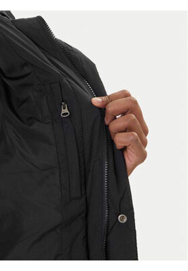 GANT - Gant Kurtka puchowa 7006567 Czarny Regular Fit. Kolor: czarny. Materiał: syntetyk