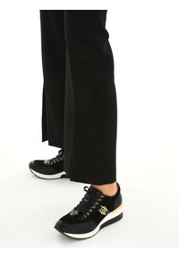 Kazar - Czarne sneakersy damskie. Kolor: czarny. Materiał: skóra, zamsz, lakier #6
