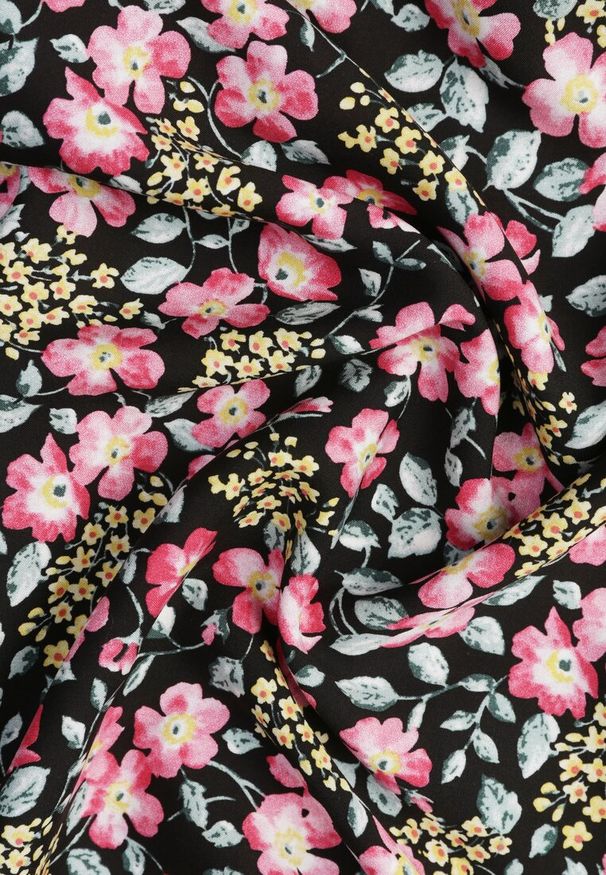 Renee - Czarna Sukienka Rozkloszowana w Kwiaty z Wiskozy Selesima. Kolor: czarny. Materiał: wiskoza. Wzór: kwiaty
