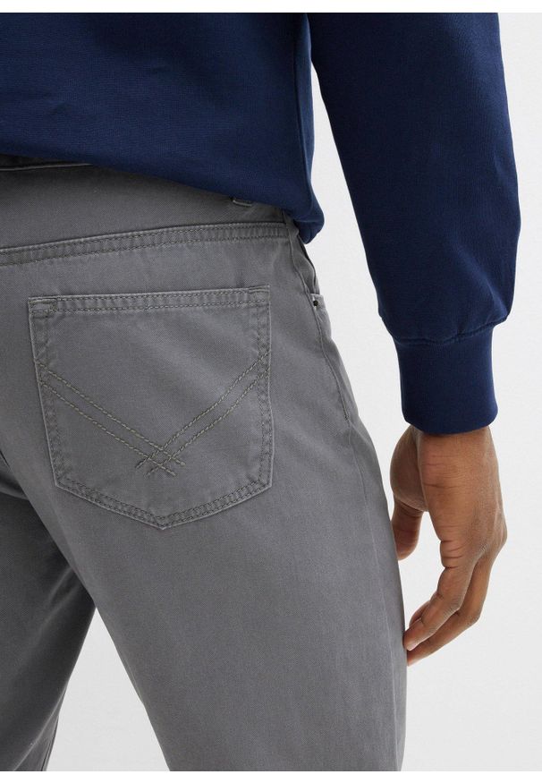 bonprix - Spodnie regular fit z bawełnianego diagonalu, straight. Kolor: szary. Materiał: bawełna. Styl: klasyczny