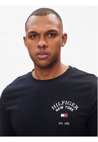 TOMMY HILFIGER - Tommy Hilfiger Longsleeve Arch Varsity Ls Tee MW0MW34252 Granatowy Regular Fit. Kolor: niebieski. Materiał: bawełna. Długość rękawa: długi rękaw