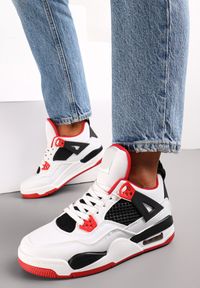 Renee - Biało-Czerwone Sznurowane Sneakersy z Zaczepami na Płaskiej Grubej Podeszwie Dianybon. Kolor: biały. Materiał: materiał. Szerokość cholewki: normalna #1