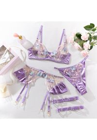 Intica - Komplet bielizny z koronkową aplikacją i paskami Sigtrud. Kolor: fioletowy. Materiał: koronka. Wzór: aplikacja #1