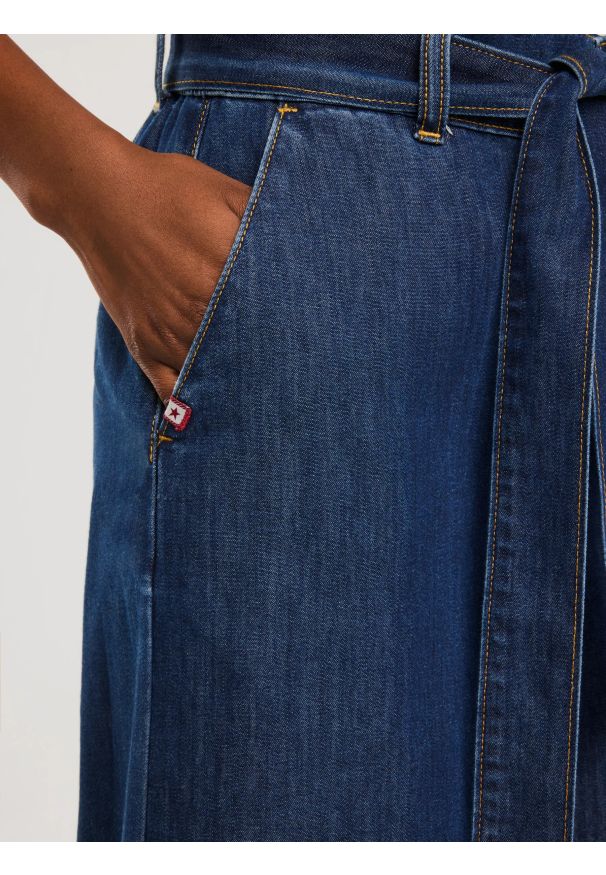 Big-Star - Jeansy damskie wide z paskiem granatowe Julii 550. Okazja: na co dzień. Stan: podwyższony. Kolor: niebieski. Styl: elegancki, klasyczny, casual