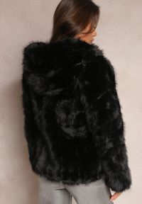 Renee - Czarna Kurtka z Futerkiem i Kapturem Haiattas. Kolor: czarny. Materiał: futro. Wzór: aplikacja #3