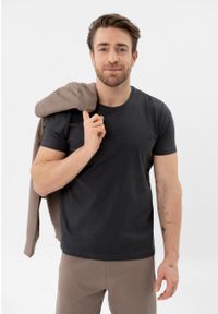 Volcano - Bawełniana koszulka T-BASIC. Kolekcja: plus size. Materiał: bawełna. Długość rękawa: krótki rękaw. Długość: krótkie. Styl: klasyczny #1