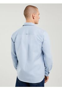 Big-Star - Koszula męska typu worker niebieska Gowis 401. Okazja: na imprezę, do pracy. Typ kołnierza: kołnierzyk klasyczny. Kolor: niebieski. Materiał: bawełna, jeans, tkanina. Wzór: ze splotem. Styl: klasyczny, elegancki #6
