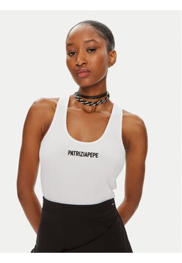 Patrizia Pepe Top 8M1617/J216-W103 Biały Slim Fit. Kolor: biały. Materiał: bawełna
