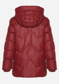 Born2be - Bordowa Pikowana Kurtka z Kapturem Ozdobiona Sznurkami Olittia. Okazja: na co dzień. Typ kołnierza: kaptur. Kolor: czerwony. Materiał: jeans. Wzór: aplikacja. Styl: casual #6