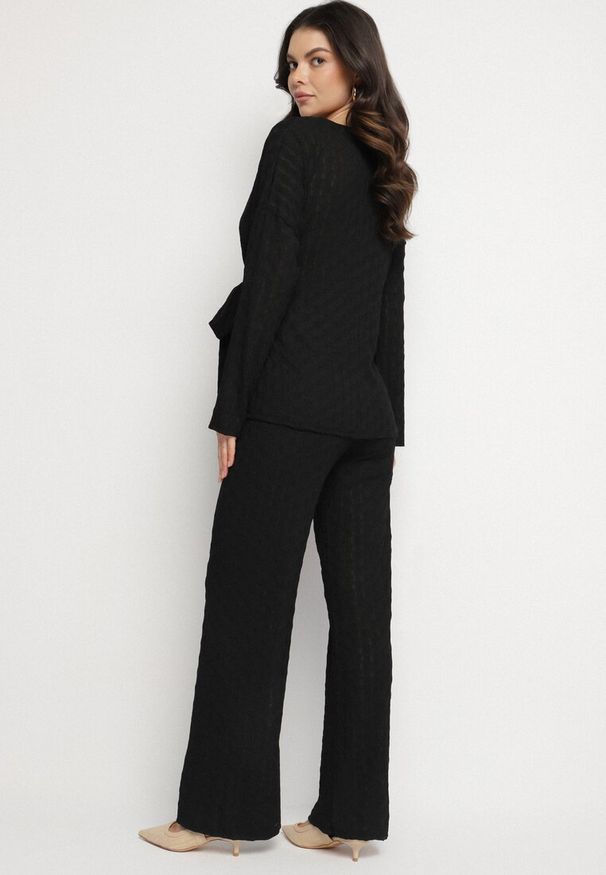 Born2be - Czarny Komplet Szerokie Spodnie i Bluzka z Ozdobnym Wiązaniem Cilinne. Kolor: czarny. Materiał: materiał