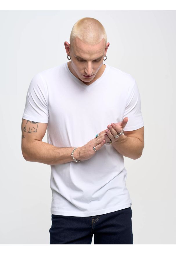 Big-Star - Koszulka męska v-neck z bawełny supima biała Supiclassicov 101. Typ kołnierza: dekolt w serek. Kolor: biały. Materiał: bawełna. Długość: długie