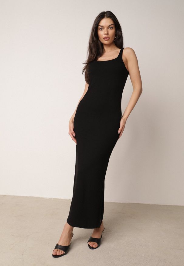 Born2be - Czarna Gładka Sukienka z Wiskozy o Dopasowanym Kroju na Ramiączkach Daphitia. Okazja: do pracy, na co dzień. Kolor: czarny. Materiał: wiskoza. Długość rękawa: na ramiączkach. Wzór: gładki. Typ sukienki: proste, dopasowane. Styl: elegancki, casual