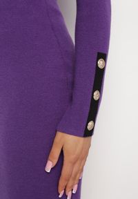Born2be - Fioletowa Sweterkowa Sukienka Mini Liena. Kolor: fioletowy. Materiał: tkanina, dzianina. Wzór: aplikacja. Długość: mini #4