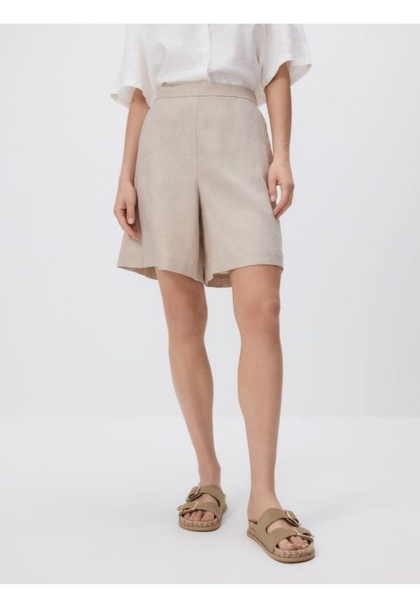 Reserved - Lniane szorty - beżowy. Kolor: beżowy. Materiał: len