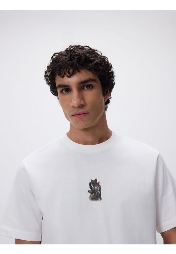 Reserved - T-shirt comfort z nadrukiem - biały. Kolor: biały. Materiał: dzianina, bawełna. Wzór: nadruk