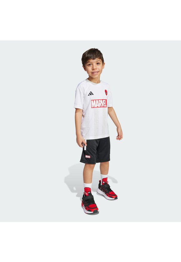 Adidas - Zestaw Marvel Spider-Man Tee Set Kids. Okazja: na uczelnię. Kolor: czarny, biały, wielokolorowy. Materiał: dresówka. Wzór: motyw z bajki. Styl: sportowy
