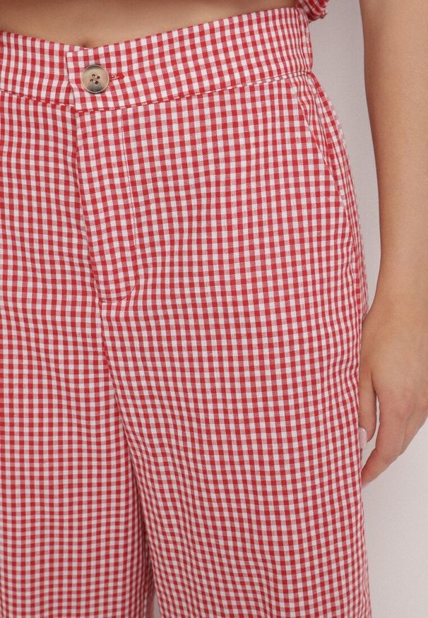 Born2be - Czerwone Bawełniane Spodnie o Szerokim Kroju w Kratkę Vichy Iffora. Okazja: na spotkanie biznesowe, do pracy, na spacer. Kolor: czerwony. Materiał: bawełna. Wzór: kratka. Styl: biznesowy, elegancki