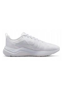 Buty do biegania męskie Nike Downshifter 12. Kolor: biały. Materiał: materiał, syntetyk. Szerokość cholewki: normalna. Model: Nike Downshifter