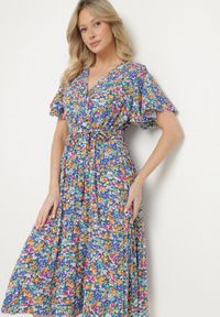 Born2be - Niebieska Rozkloszowana Sukienka w Kwiaty z Kopertowym Dekoltem Plisowana Lanasira. Kolor: niebieski. Wzór: kwiaty. Typ sukienki: kopertowe #3