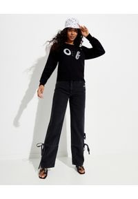 OFF-WHITE - Czarny sweter z logo. Kolor: czarny. Materiał: materiał. Długość rękawa: długi rękaw. Długość: długie. Wzór: aplikacja #2