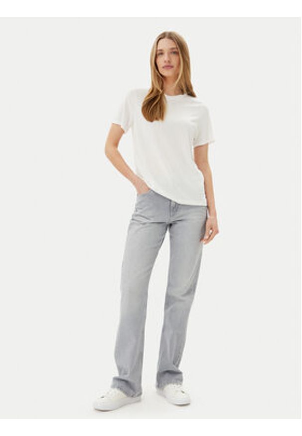 Pieces T-Shirt Anora 17148789 Biały Regular Fit. Kolor: biały. Materiał: wiskoza