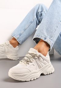 Renee - Beżowe Sneakersy z Ozdobnym Sznurowaniem na Platformie Namellisa. Nosek buta: okrągły. Zapięcie: sznurówki. Kolor: beżowy. Materiał: materiał. Obcas: na platformie. Wysokość obcasa: niski #1