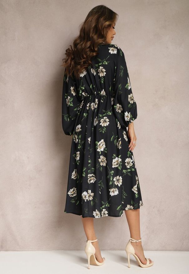 Renee - Czarno-Beżowa Midi Sukienka w Kwiaty o Rozkloszowanym Kroju z Rękawami Nietoperz Jervia. Kolor: czarny. Wzór: kwiaty. Styl: elegancki. Długość: midi