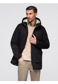 Ombre Clothing - Długa kurtka męska parka z kożuszkiem – czarna V4. Kolor: czarny. Materiał: syntetyk, materiał, wełna, guma. Długość: długie. Wzór: aplikacja. Styl: klasyczny #1