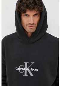 Calvin Klein Jeans bluza męska kolor czarny z kapturem z aplikacją. Typ kołnierza: kaptur. Kolor: czarny. Materiał: bawełna, materiał. Wzór: aplikacja #3